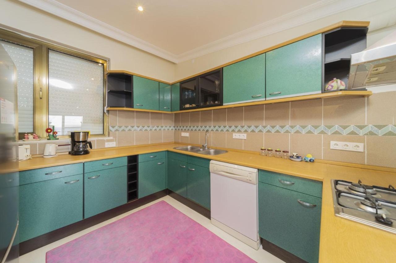 Flat With Terrace Next To Konyaalti Daire *